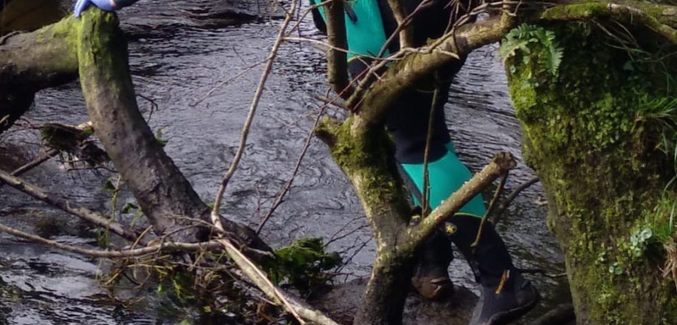 La Guardia Civil recupera el cuerpo sin vida de una mujer en un río en Dumbría