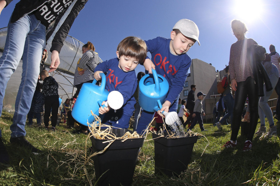 Carballo celebra el Día del Árbol con la plantación de frutales en Seixo Branco