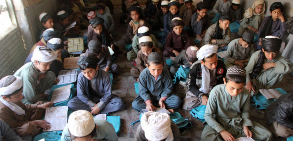 Tercer curso en Afganistán sin niñas en los colegios