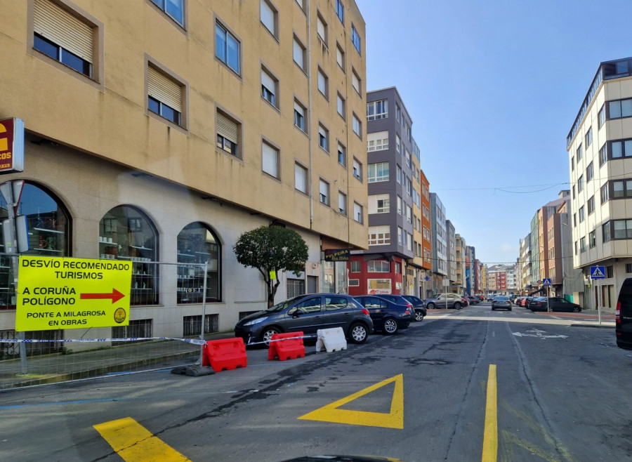 Circulación en doble sentido por la calle Río Miño de Carballo