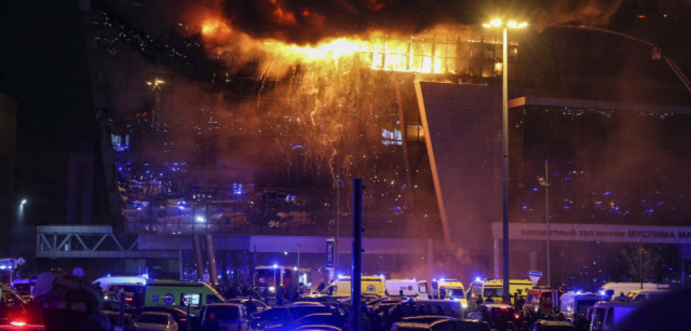 El Estado Islámico reivindica el tiroteo en la sala de conciertos en las afueras de Moscú
