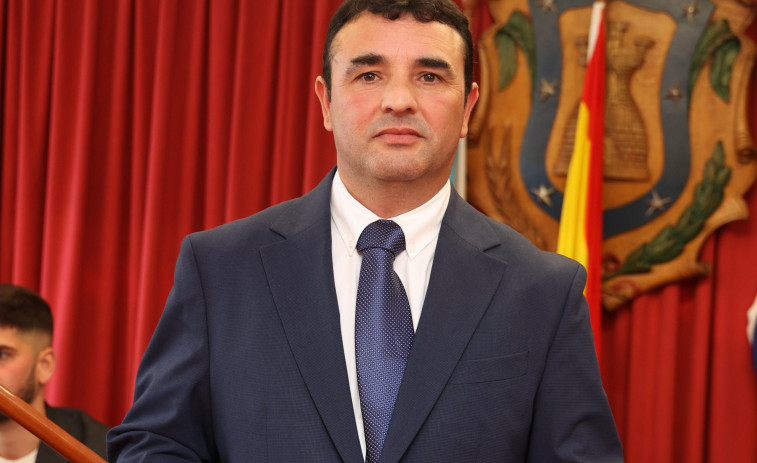 El pleno de Laxe aprueba el sueldo de Francisco Charlín en 46.000 euros brutos al año