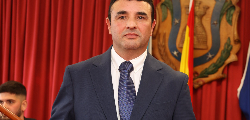 El pleno de Laxe aprueba el sueldo de Francisco Charlín en 46.000 euros brutos al año