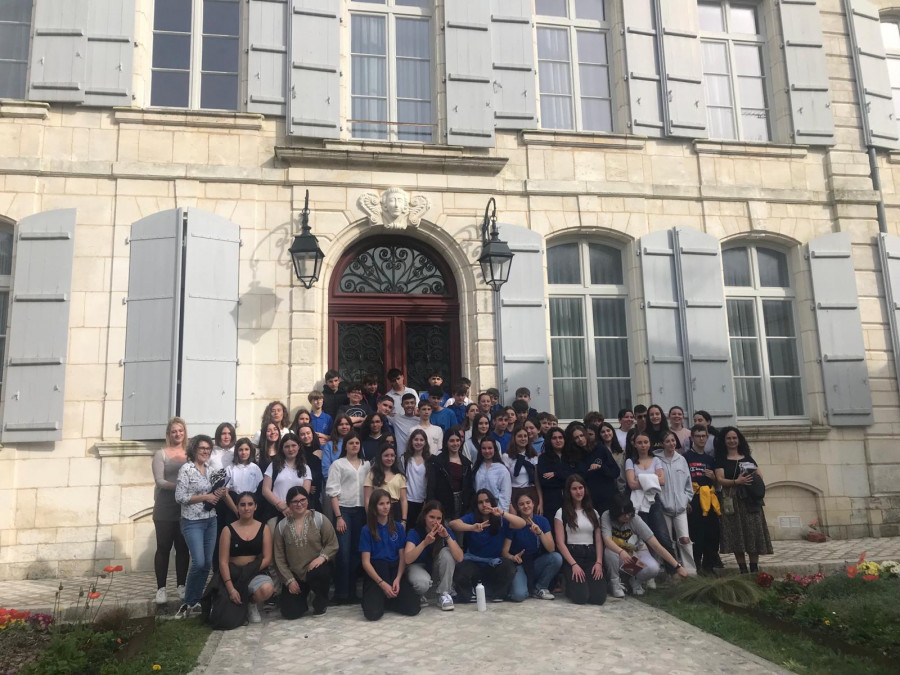 Alumnado del Monte Neme y del Xosé Pichel, en un intercambio cultural en Francia