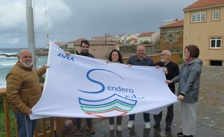 La bandera de Sendeiro Azul ya luce en Caión