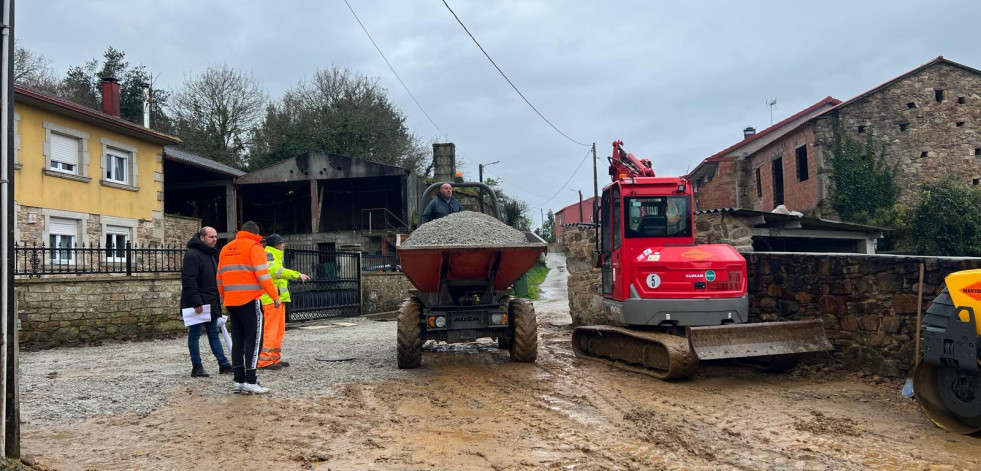 Empiezan en el núcleo de Colúns, en Vimianzo, las obras de pavimentación