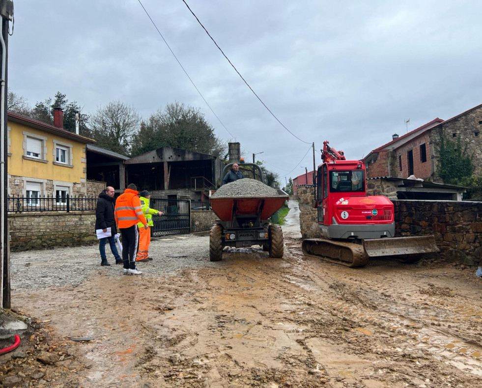FOTO VIMIANZO  O Concello inicia as obras de pavimentación no núcleo de Coluns 1 71238.86