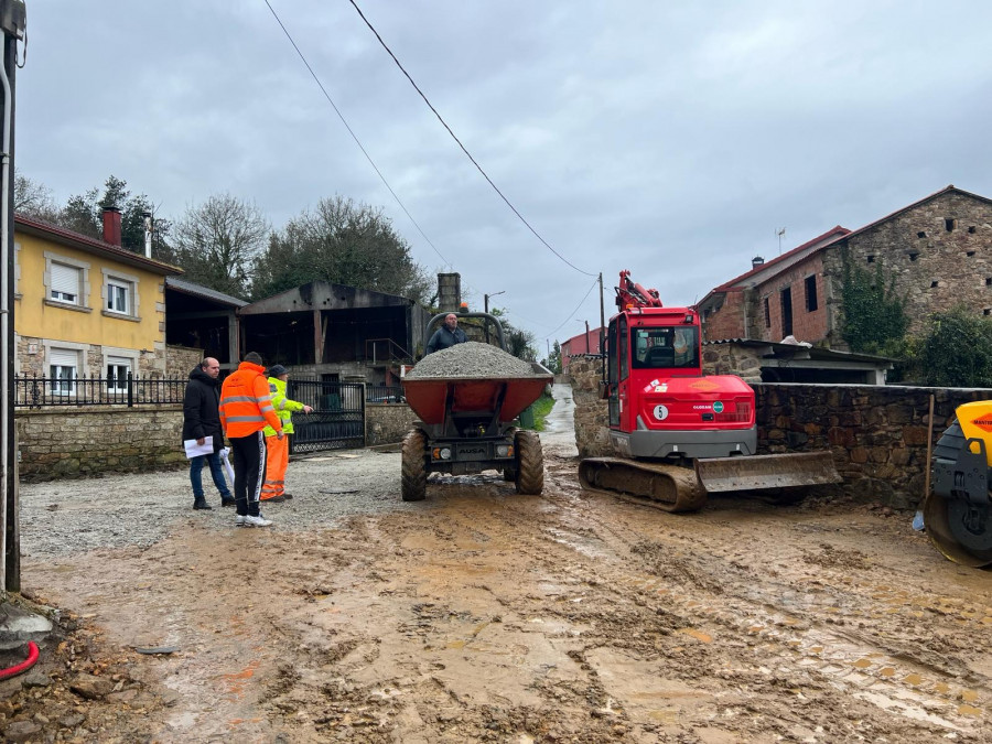 Empiezan en el núcleo de Colúns, en Vimianzo, las obras de pavimentación