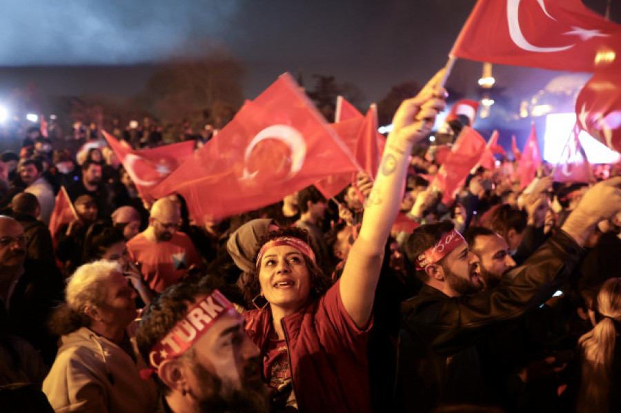 La oposición socialdemócrata se proclama vencedora en los comicios municipales en Turquía