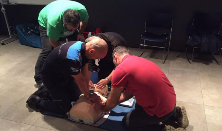 La Policía de Vigo asiste a un hombre que sufrió una parada cardíaca mientras hacia deporte