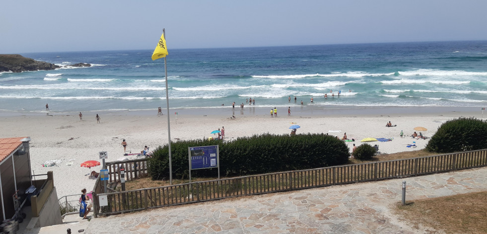 El Concello larachés avanza en la contratación del servicio de salvamento para la playa de Caión