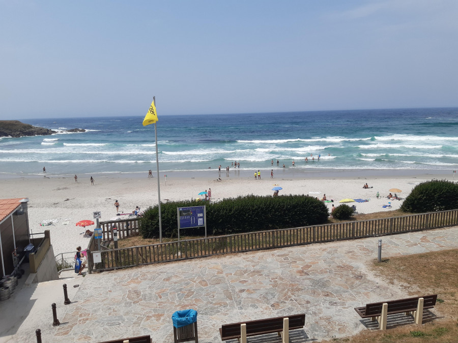 El Concello larachés avanza en la contratación del servicio de salvamento para la playa de Caión