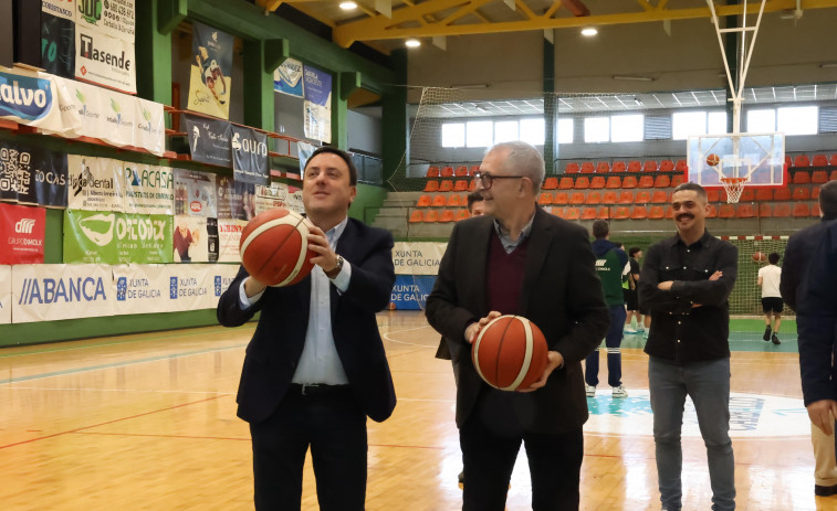 Valentín González Formoso felicita al Basket Xiria tras lograr la permanencia