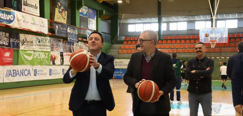 Valentín González Formoso felicita al Basket Xiria tras lograr la permanencia