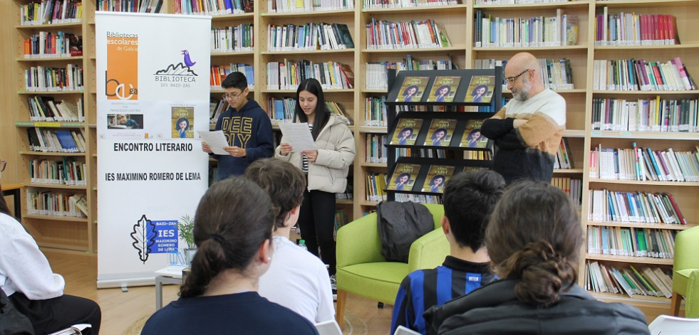 Francisco Castro inaugura el Mes del Libro en el instituto de Baio