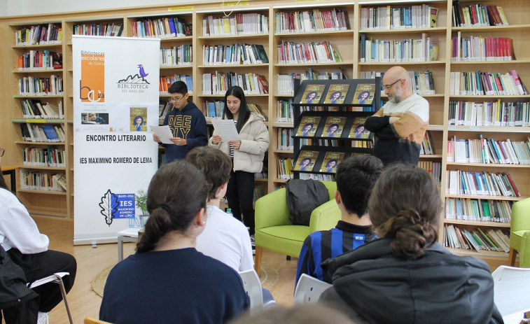 Francisco Castro inaugura el Mes del Libro en el instituto de Baio