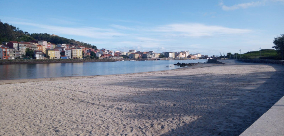 Las playas de Lingunde y Camelle, y el parque y la iglesia de Xaviña tendrán aseos accesibles