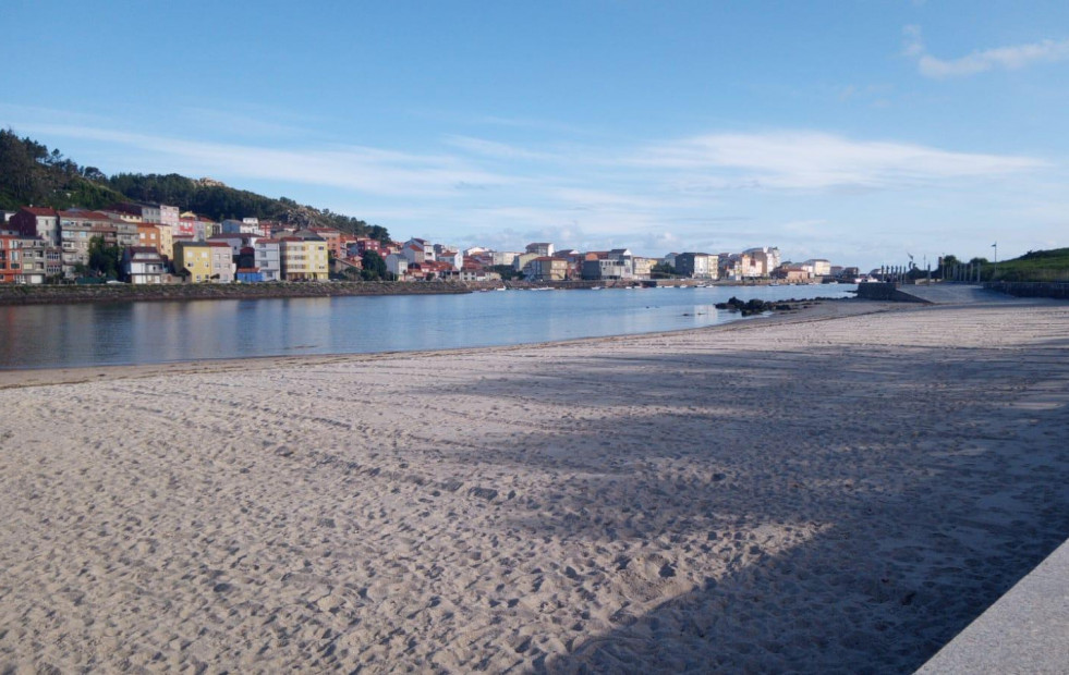 Las playas de Lingunde y Camelle, y el parque y la iglesia de Xaviña tendrán aseos accesibles