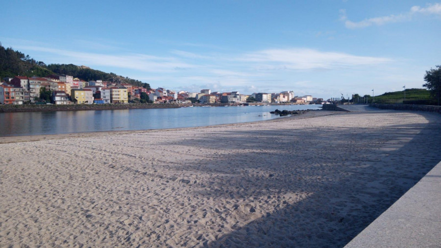 Las playas de Lingunde y Camelle, y el parque y la iglesia de Xaviña tendrán aseos accesibles