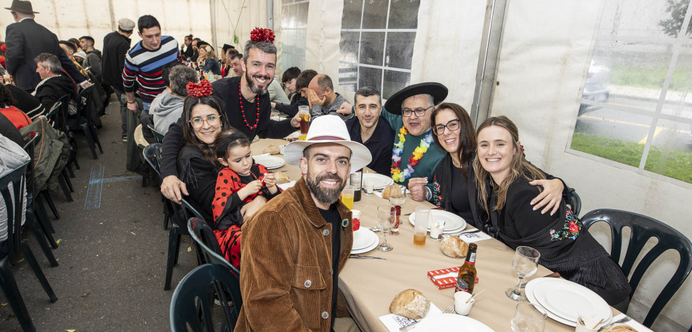 Paiosaco disfrutó de una animada Feira de Abril que reunió a casi 300 comensales