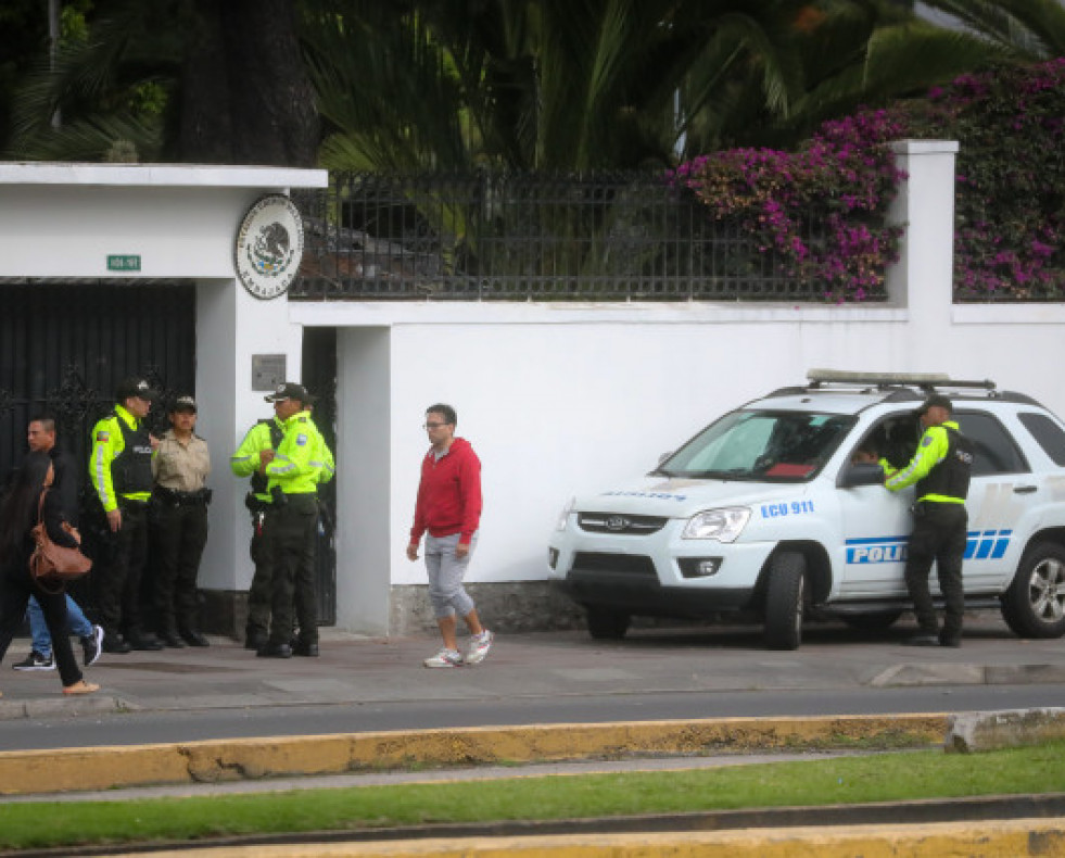 FotografadelaentradaalaEmbajadadeMxicoestesbadoenQuitoEcuador