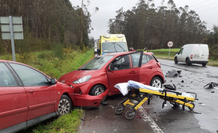 Tres heridos en dos accidentes de tráfico en Santa Comba y Fisterra