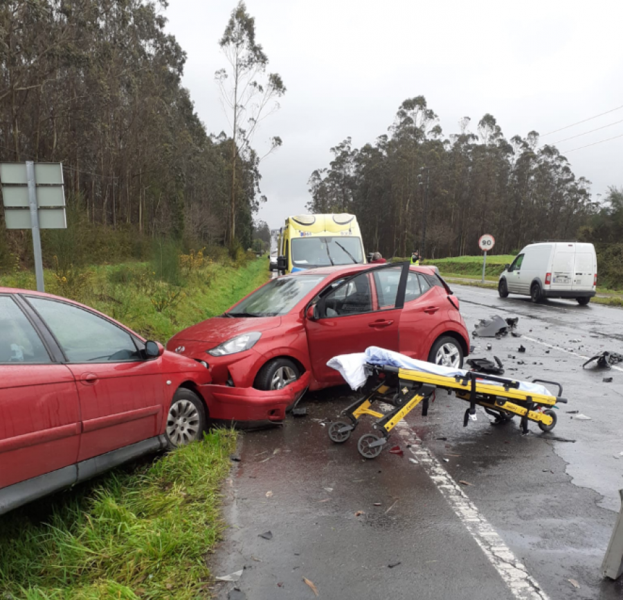 Tres heridos en dos accidentes de tráfico en Santa Comba y Fisterra