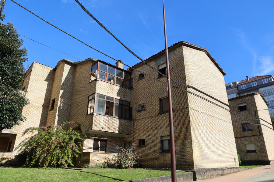 Fenosa mantiene paralizado el derribo de las Casas dos Mestres de Carballo