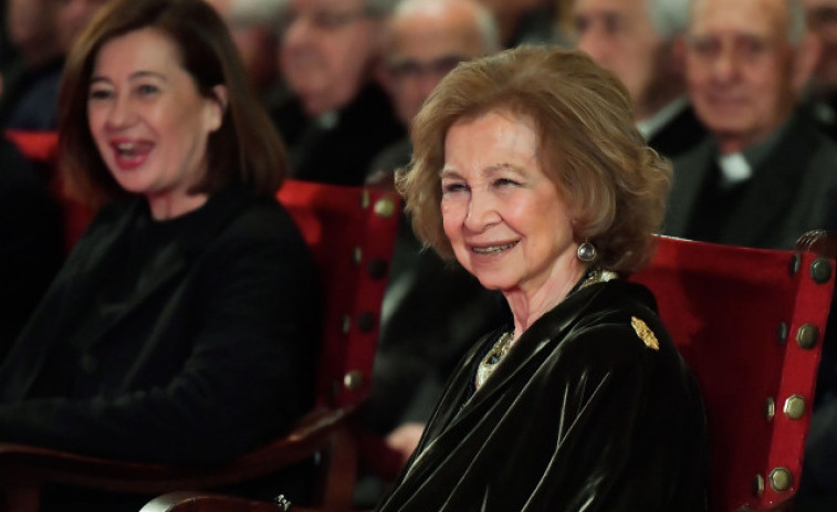 La reina Sofía permanece ingresada en Madrid sin pistas sobre cuándo recibirá el alta