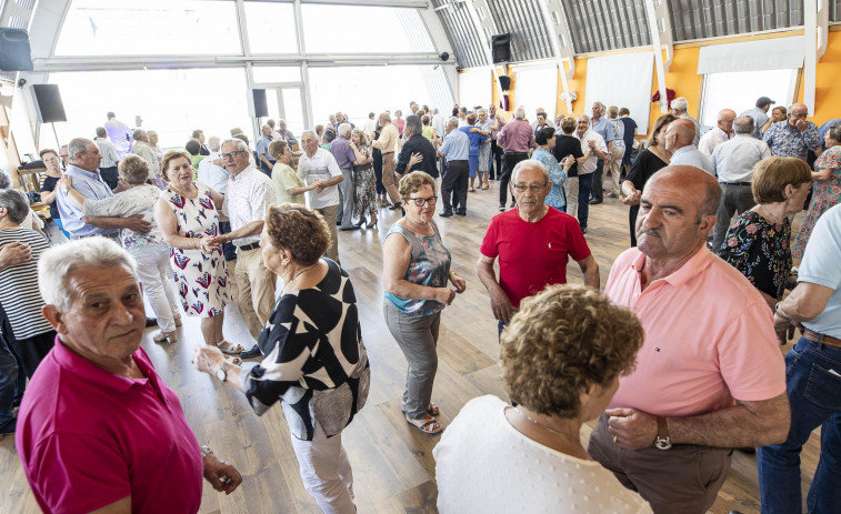 Animado domingo de baile en Carballo