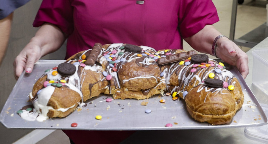 Una pastelería prepara un cruasán de cuatro kilos que ya se ha hecho viral