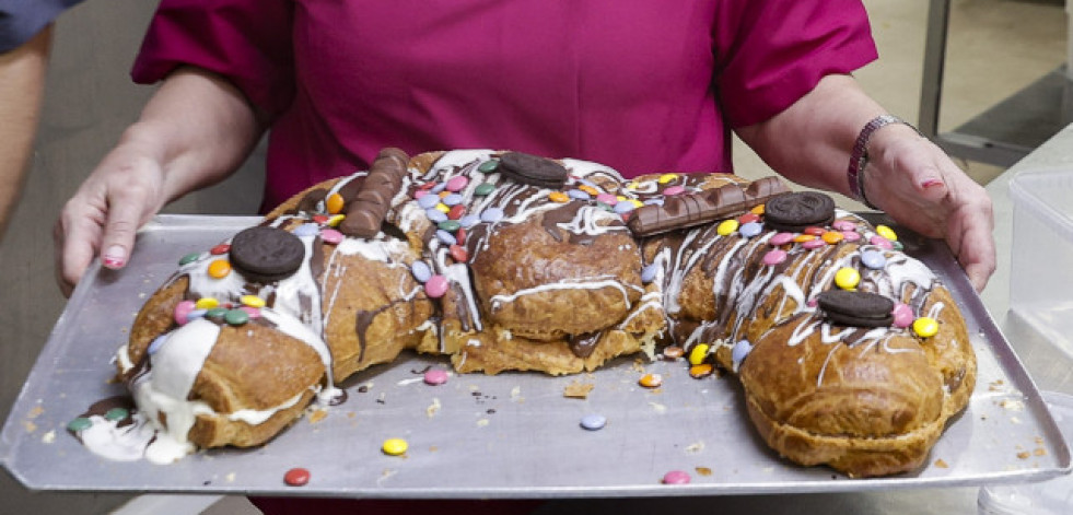 Una pastelería prepara un cruasán de cuatro kilos que ya se ha hecho viral