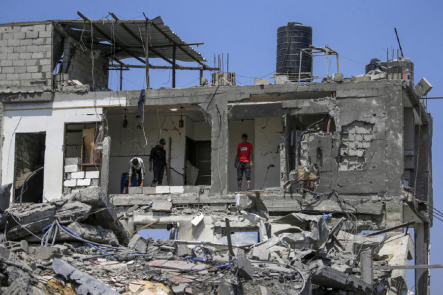 Ejército israelí ataca el centro de Gaza con un sistema hospitalario al borde del colapso