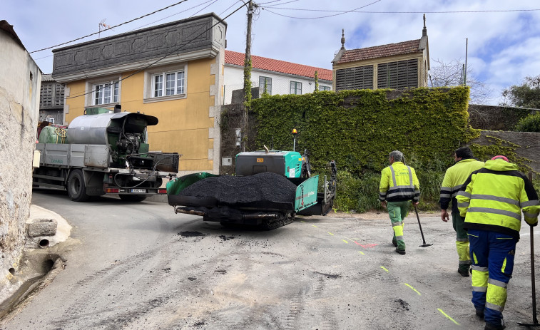 El Ayuntamiento larachés mejora el vial en el núcleo de A Fontaíña