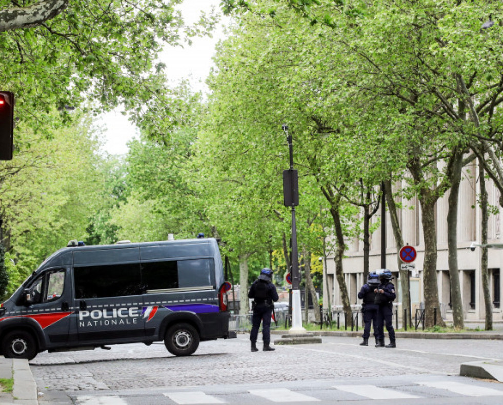 PolicadesplegadaenlosalrededoresdelaembajadairanenPars