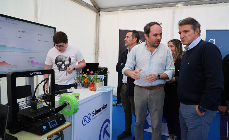 La feria del polígono de Carballo muestra a los jóvenes el camino para la inserción laboral