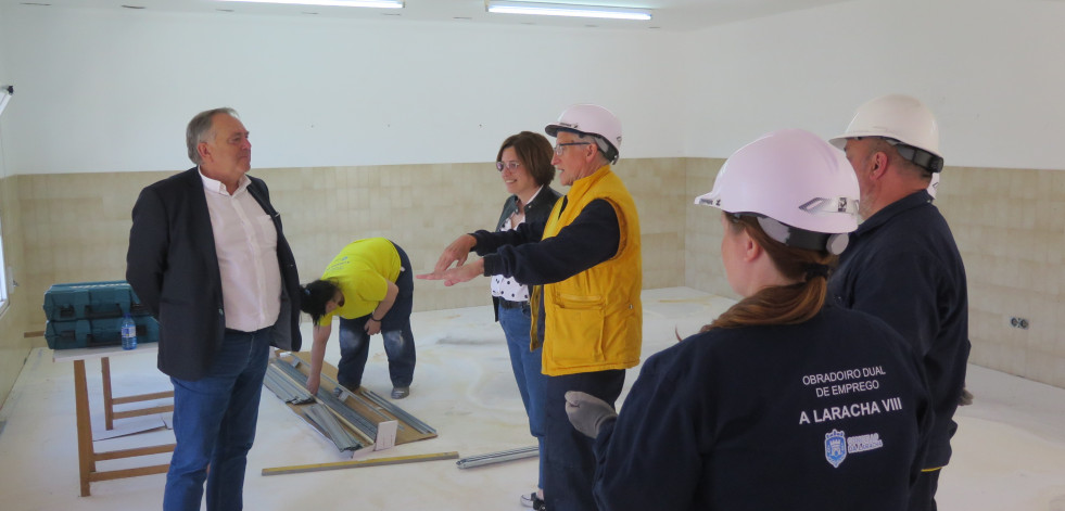 Alumnado del obradoiro de empleo rehabilita el centro social de Erboedo