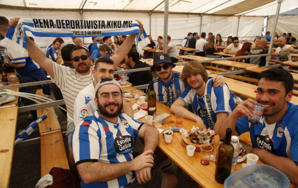 Las fotos del Día de las Peñas en Riazor
