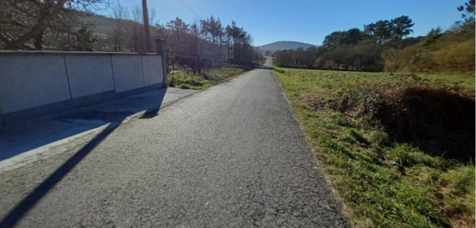 Camariñas inicia la mejora de un camino rural en Brañas de Tasaraño