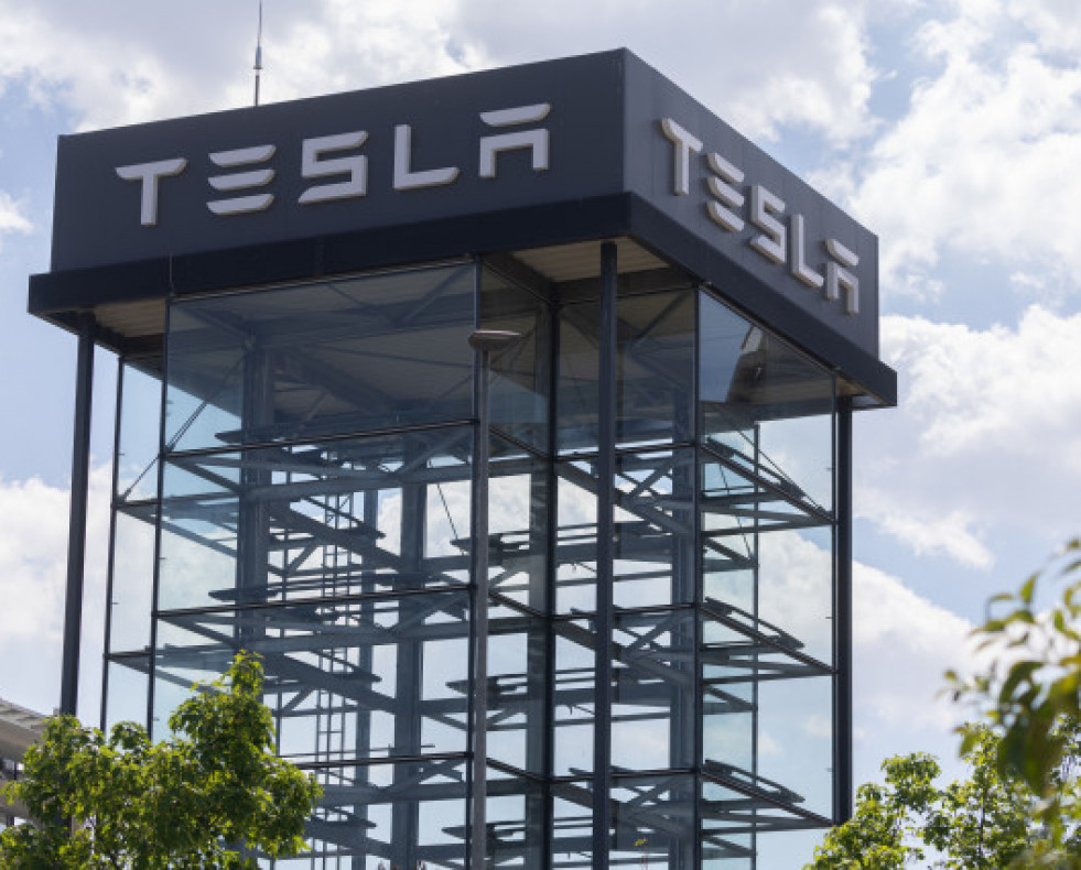 Tesla 1