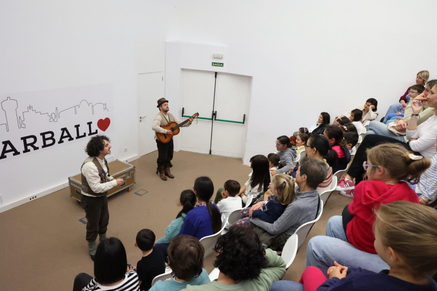 Humor y magia para despedir la Semana do Libro en Carballo