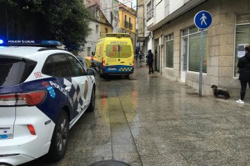 Los servicios de emergencias en la zona en la que se produjo el apuñalamiento mortal @ Mónica Ferreirós