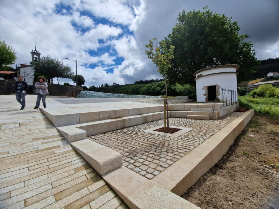 Los vecinos de Vilela ya disfrutan de la nueva Praza do Pombal