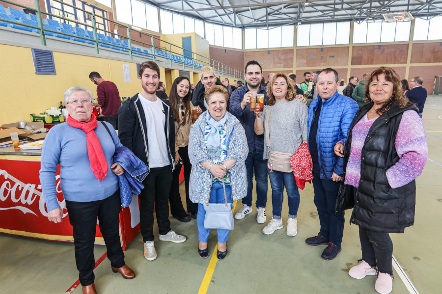 Trescientos vecinos en Erboedo y Caión disfrutan de sus comidas sociales