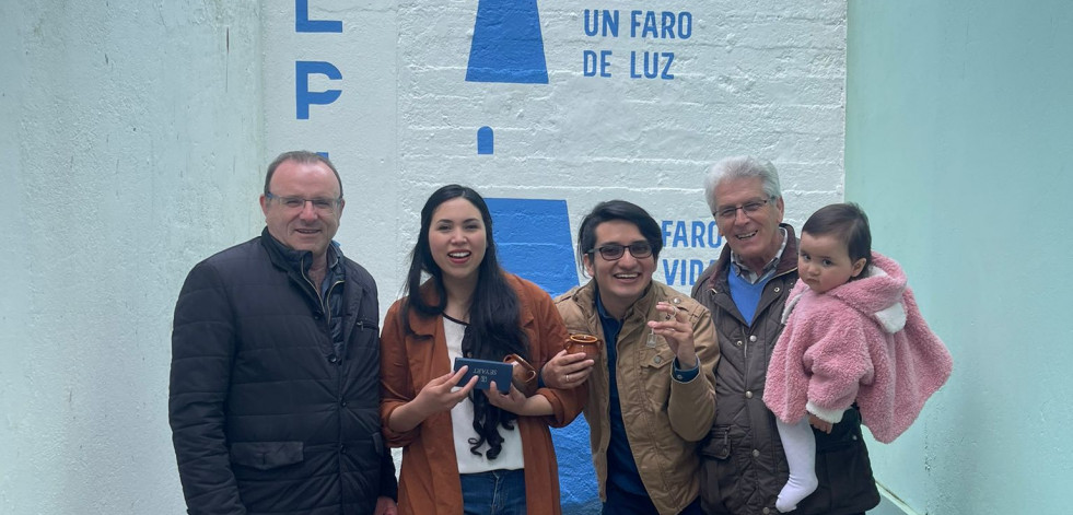 Los artistas colombianos Daniel Josué y Paola Andrea dejan su huella en Malpica con un mural