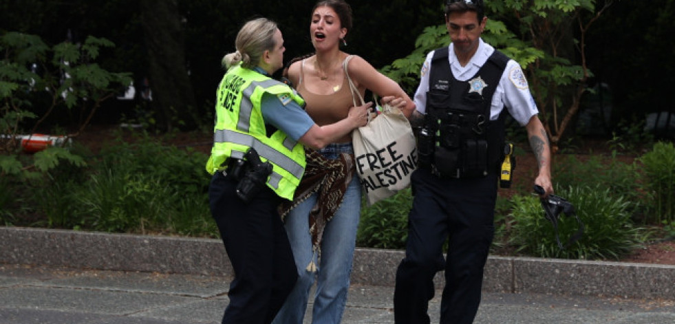 Universidades de Estados Unidos celebran graduaciones con detenidos por las protestas por Gaza