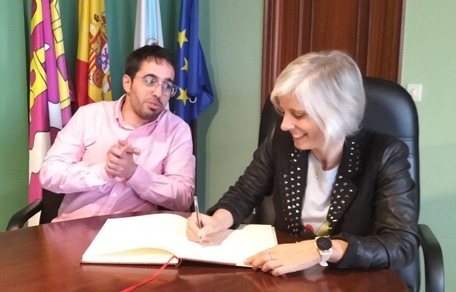 El PSOE pide la reforma integral del colegio xalleiro Barrié de la Maza