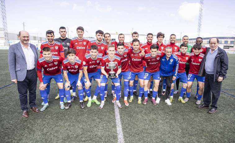 El Bergantiños recibe la Medalla de Oro del Concello carballés