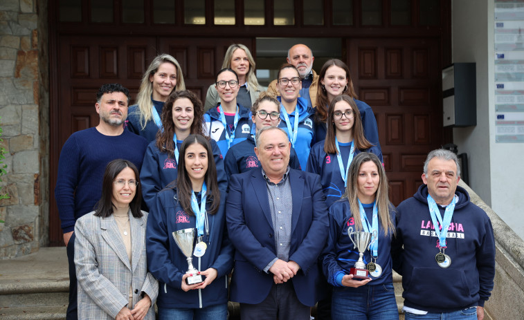 Recepción oficial al CB Laracha Femenino por el ascenso