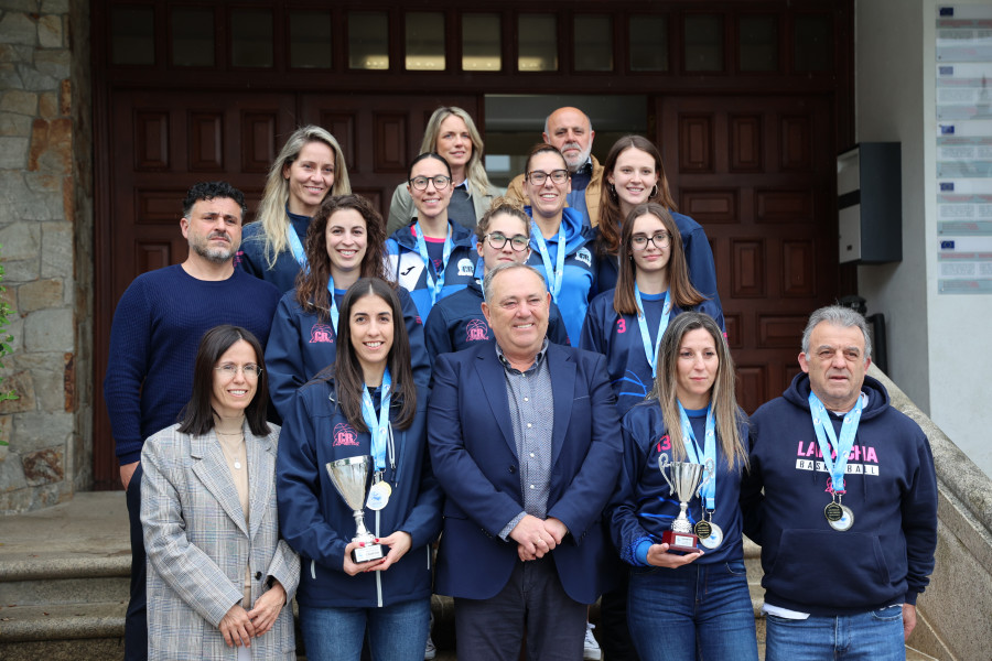 Recepción oficial al CB Laracha Femenino por el ascenso